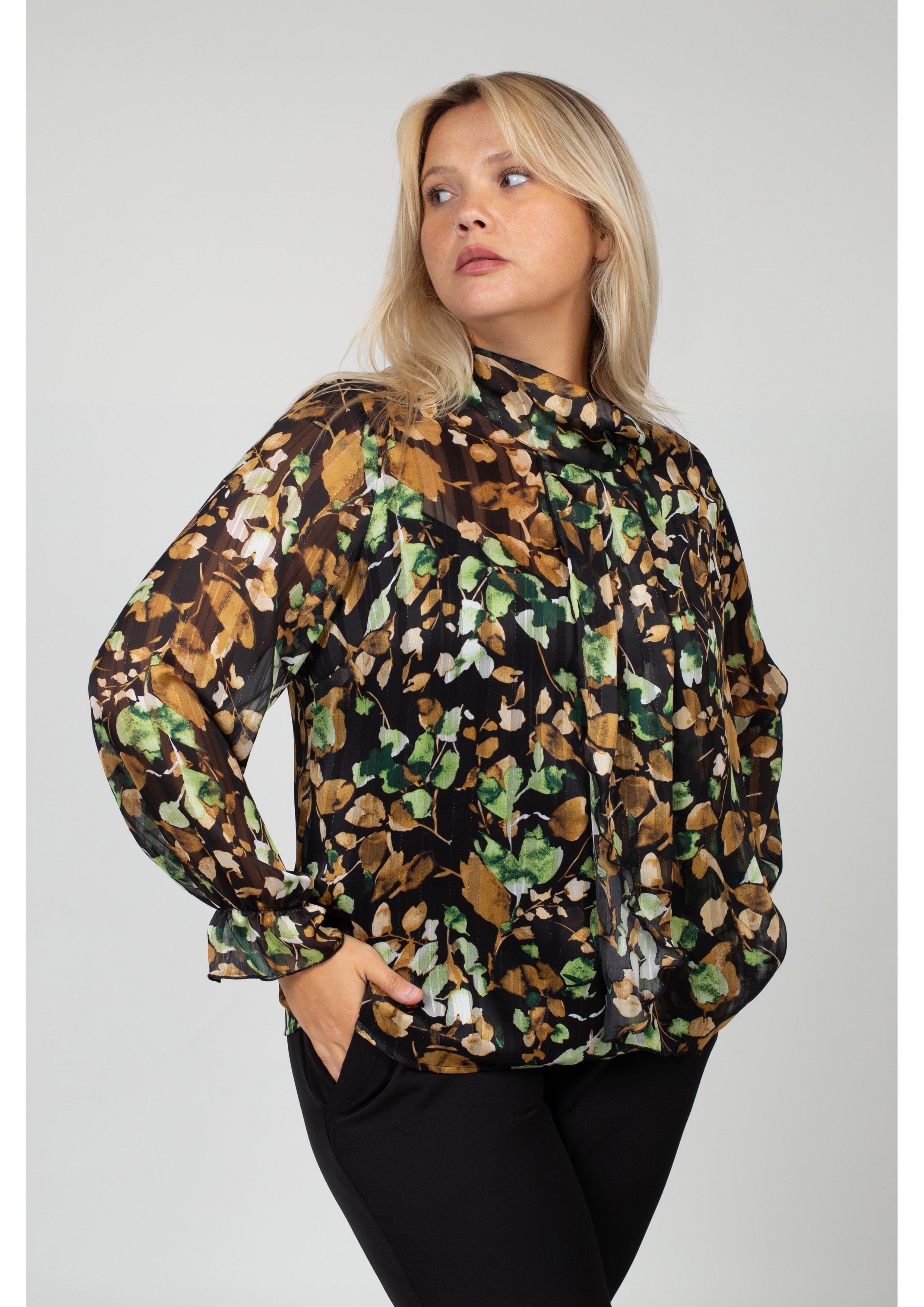 235048 - Blusa em tecido...