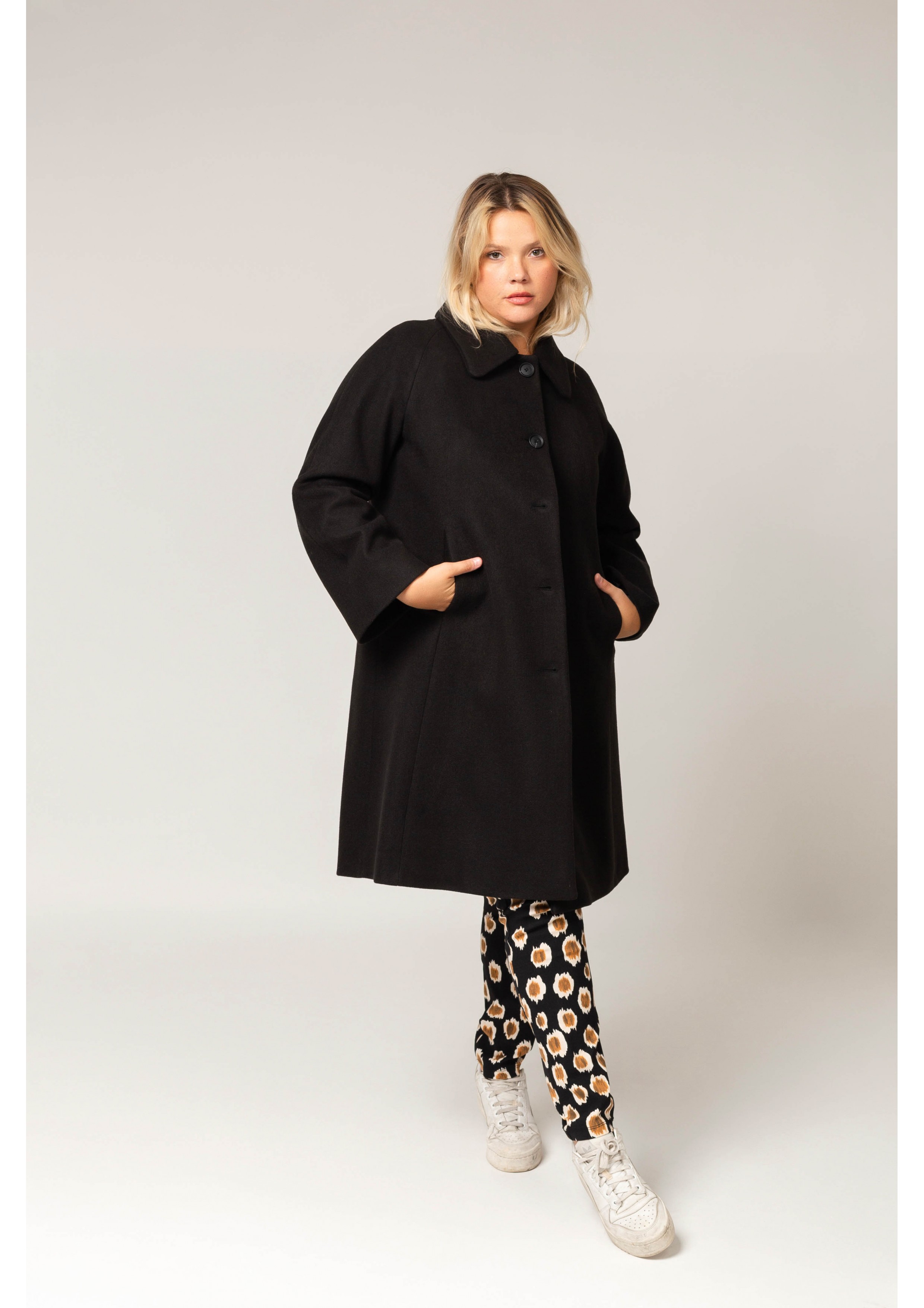 Abrigo corto liso Colección...