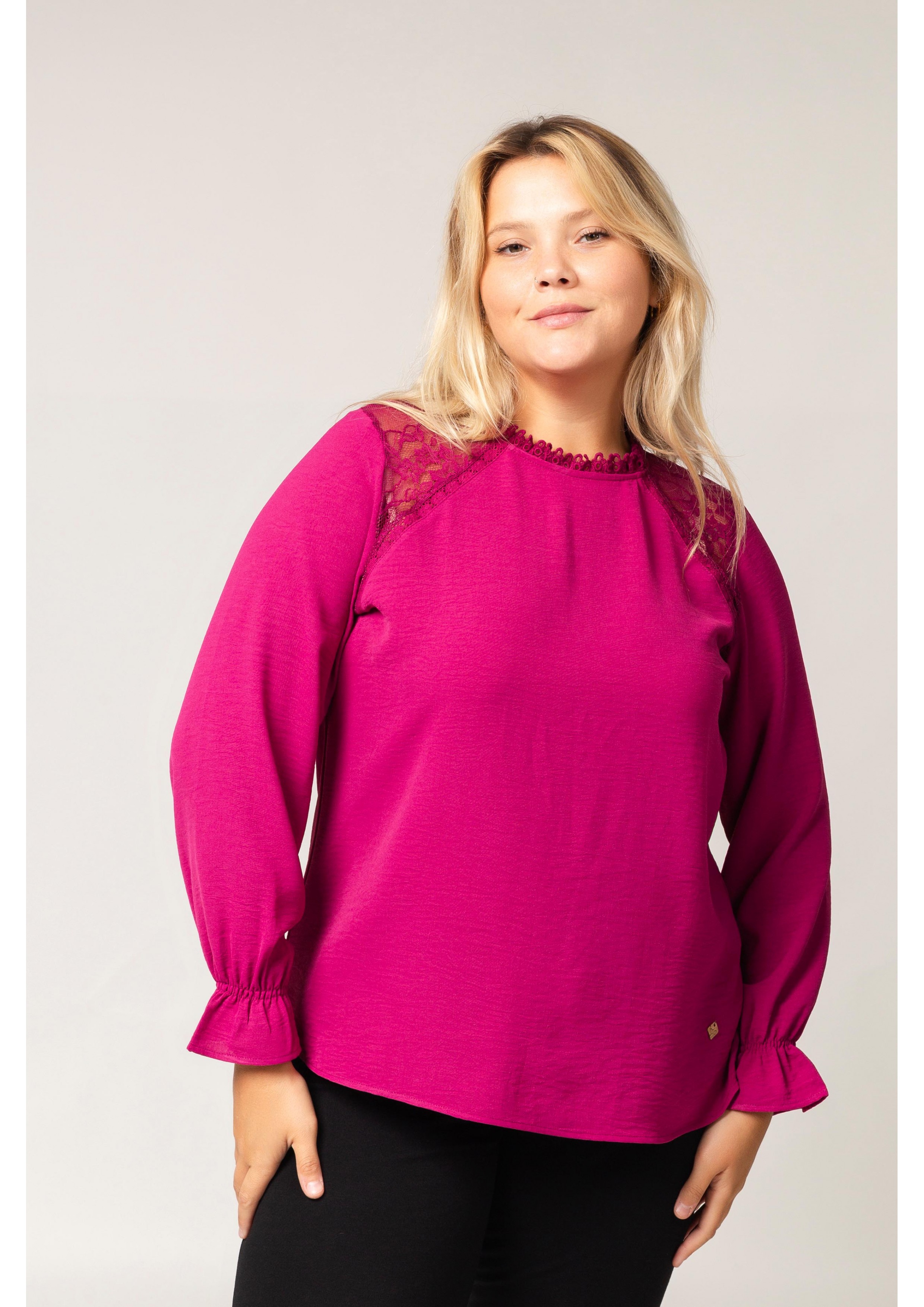 Blouse in plain fabric with...