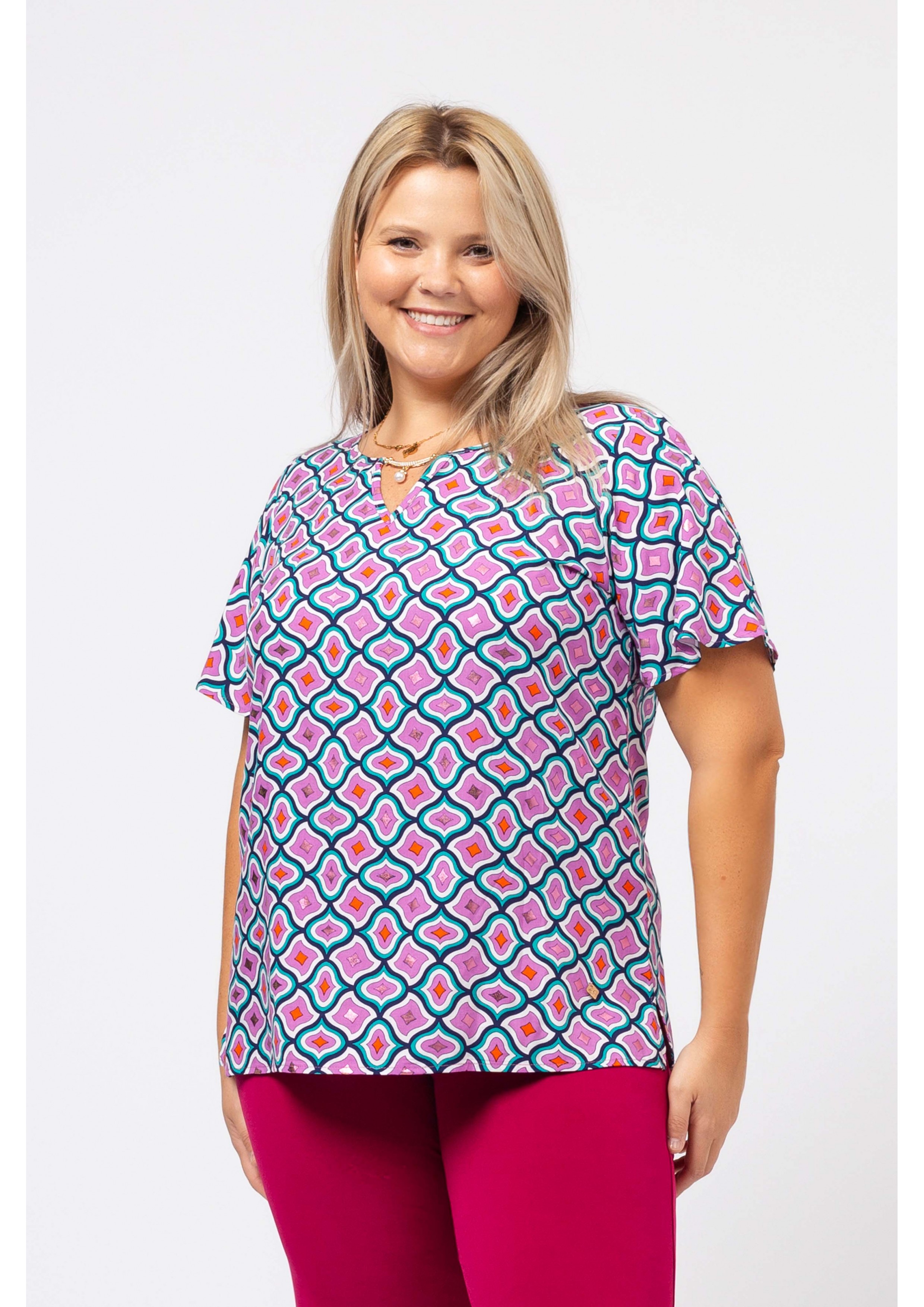 Blusa de tejido estampado...