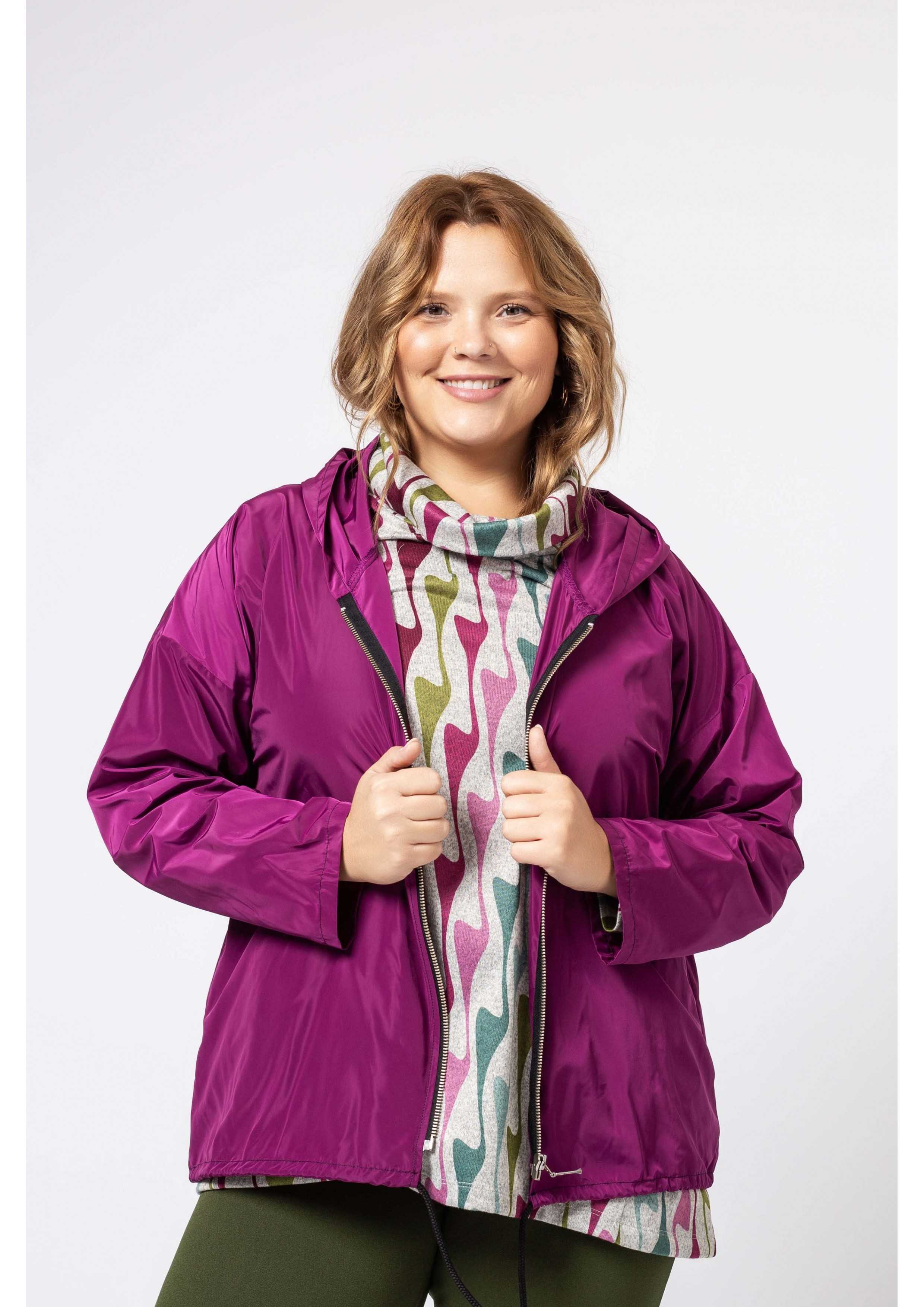 Windbreaker in plain fabric...