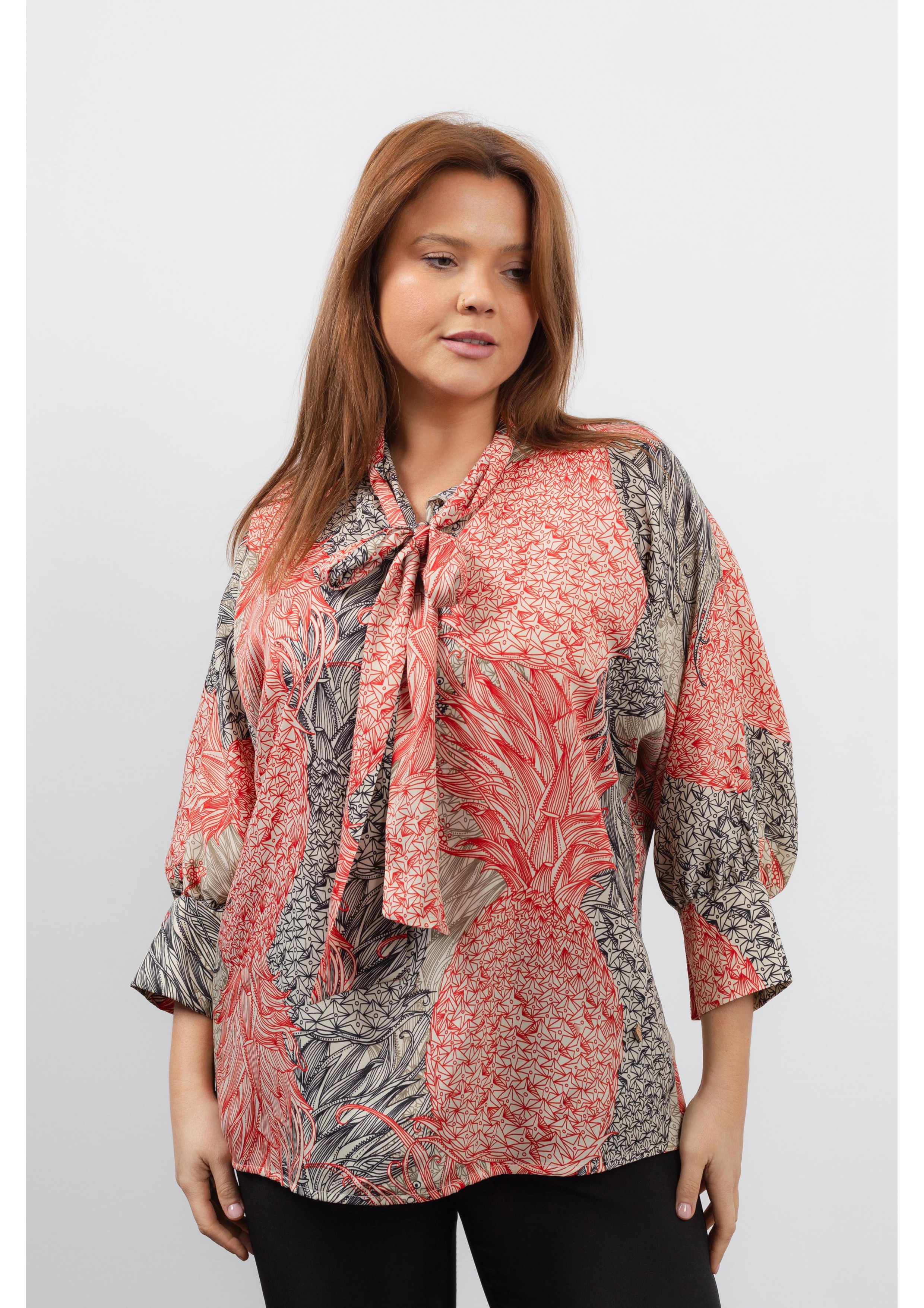 Blusa de tejido estampado...