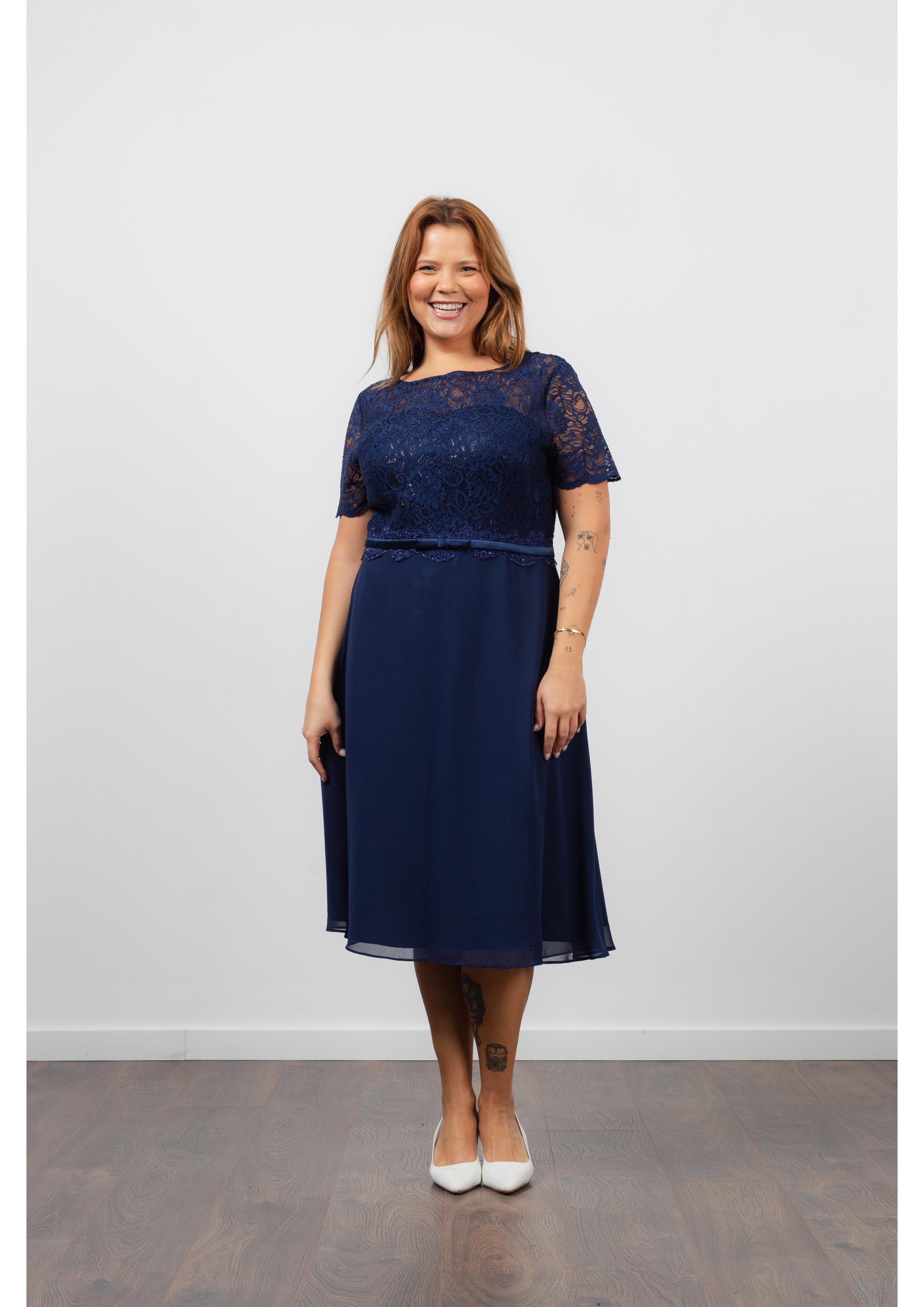 Robe en tissu uni...