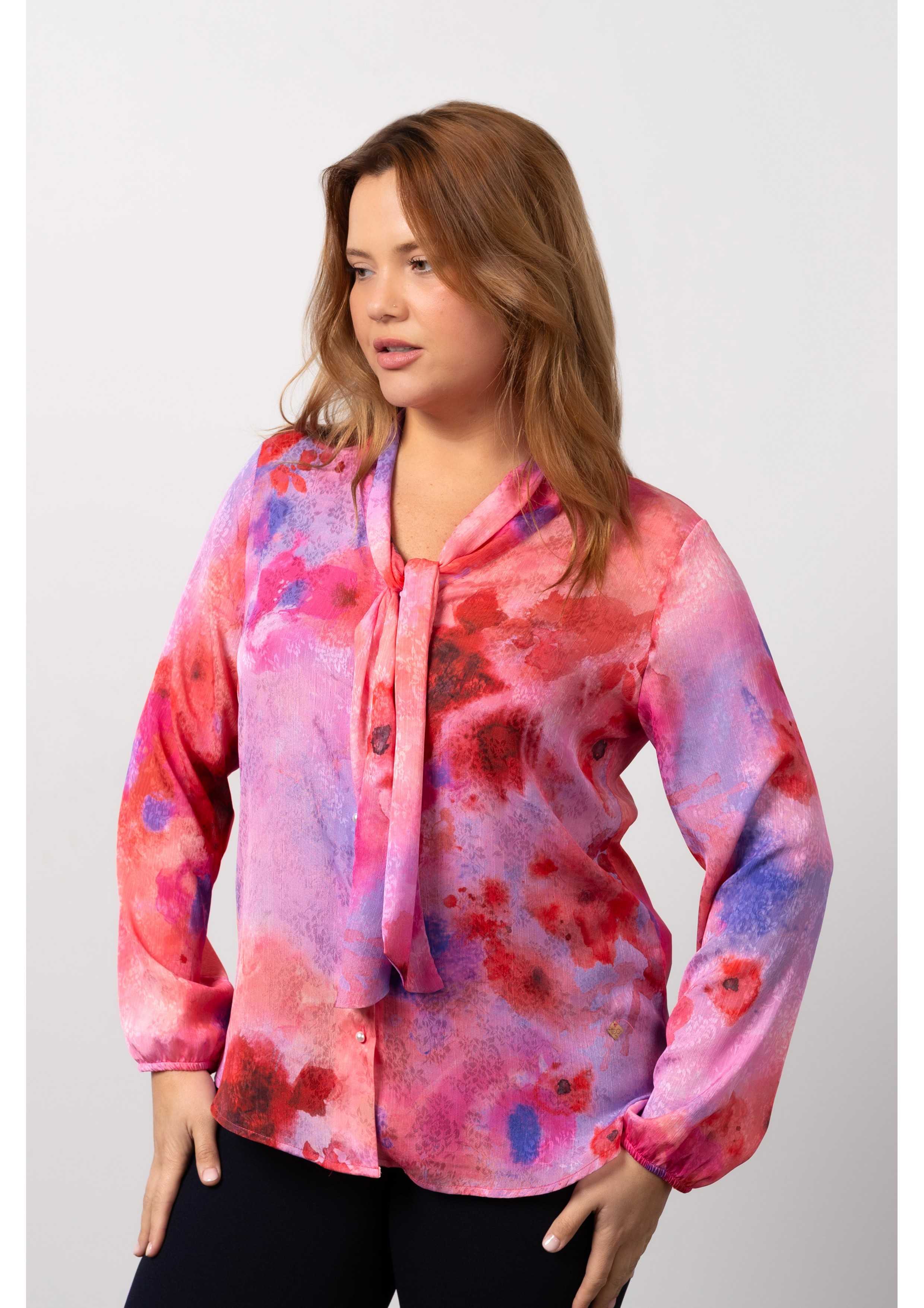 Blusa en tejido estampado...