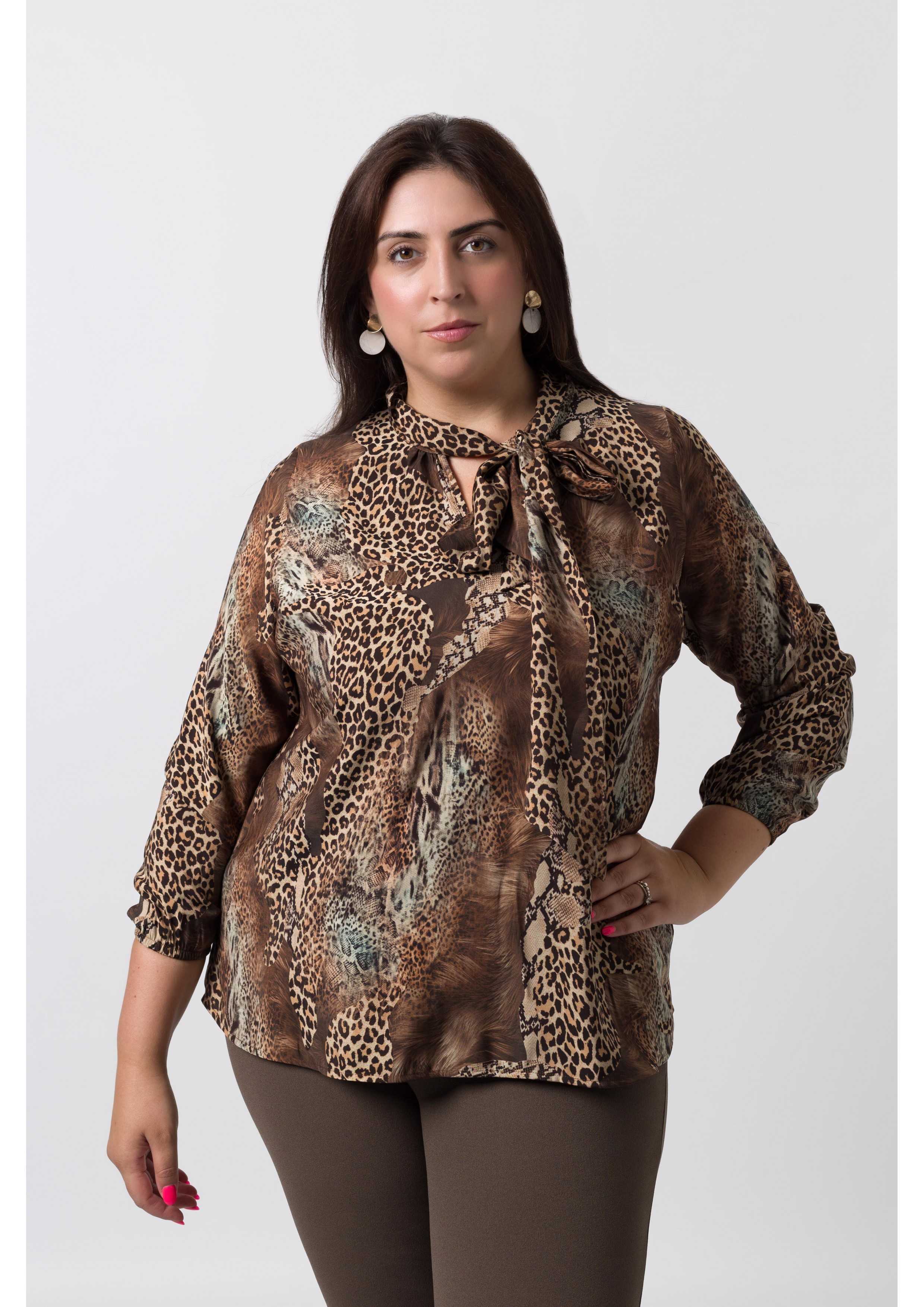 255028 - Blusa em tecido...