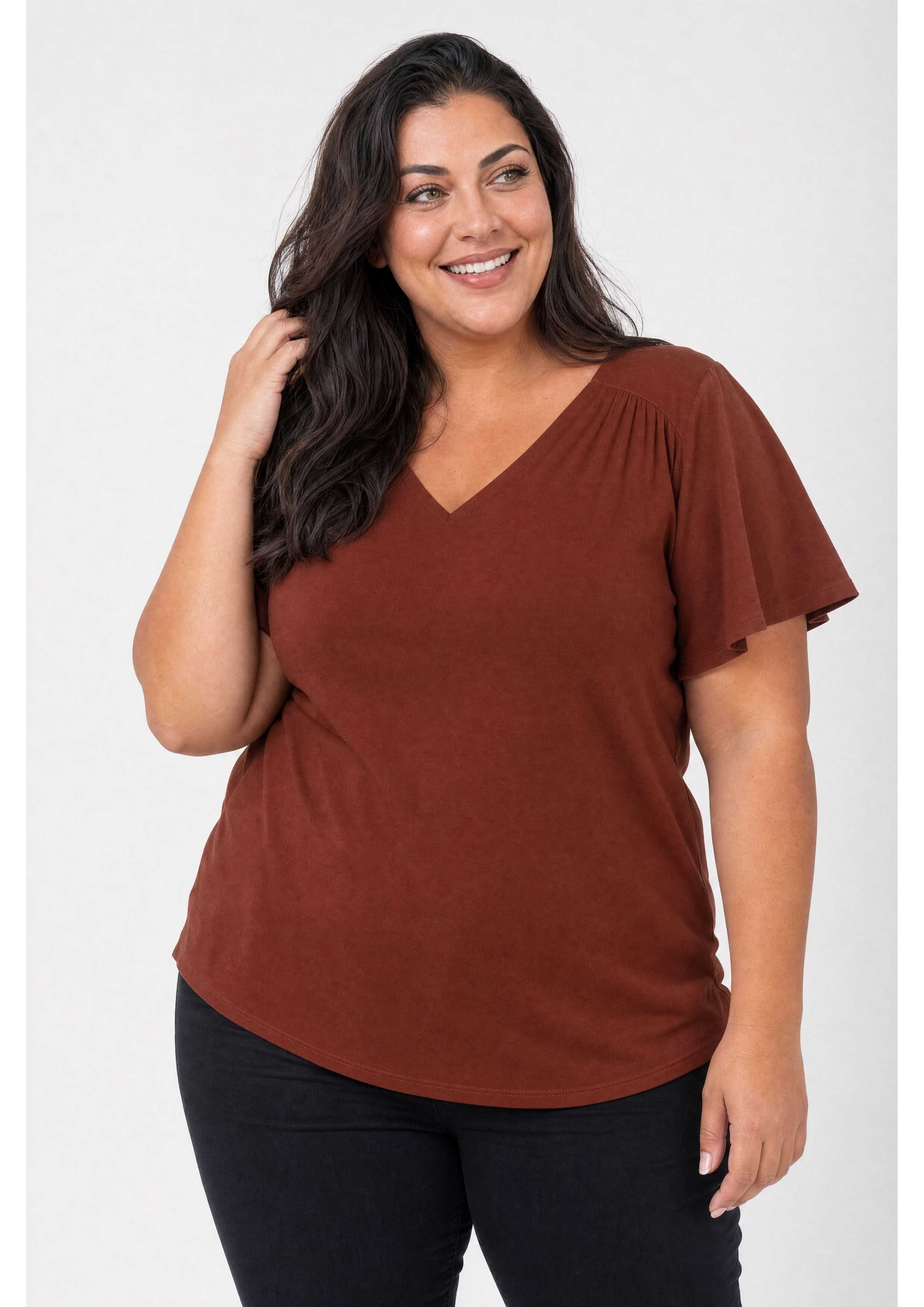 261133 - Tunic in plain knit Spring/Summer Collection Plus Sizes and other Wholesale malha for your store trending on Faire.